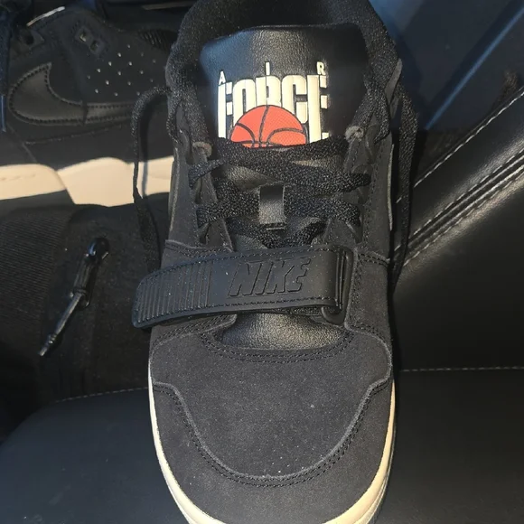 Nike Men's Black and Cream Sneakers - Picture 3 of 10